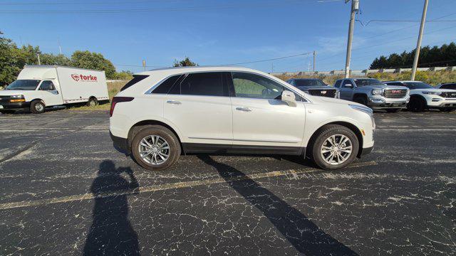 Photo of 2023 Crystal White Tricoat Cadillac XT5