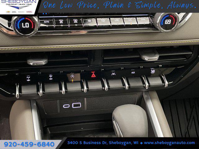 Photo of 2025 Summit White Chevrolet Colorado