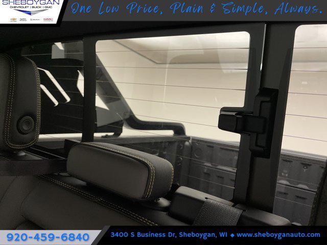 Photo of 2025 Summit White Chevrolet Colorado