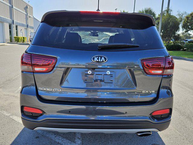 Photo of 2020 Gravity Grey Kia Sorento