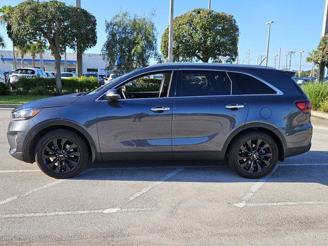 Photo of 2020 Gravity Grey Kia Sorento