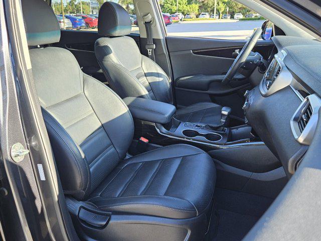 Photo of 2020 Gravity Grey Kia Sorento