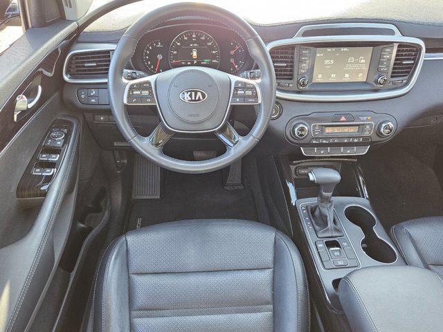 Photo of 2020 Gravity Grey Kia Sorento