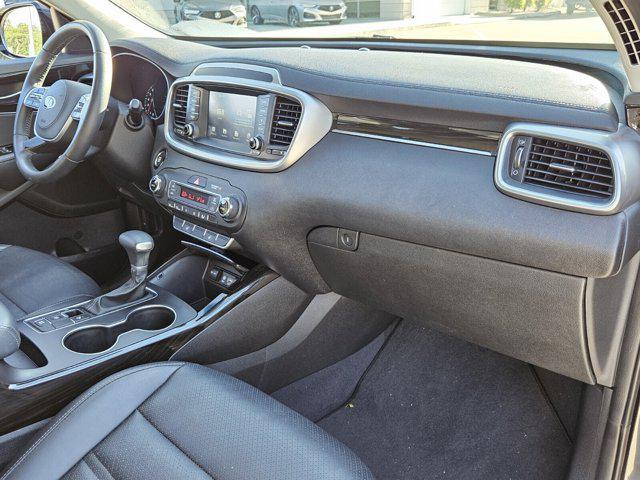 Photo of 2020 Gravity Grey Kia Sorento