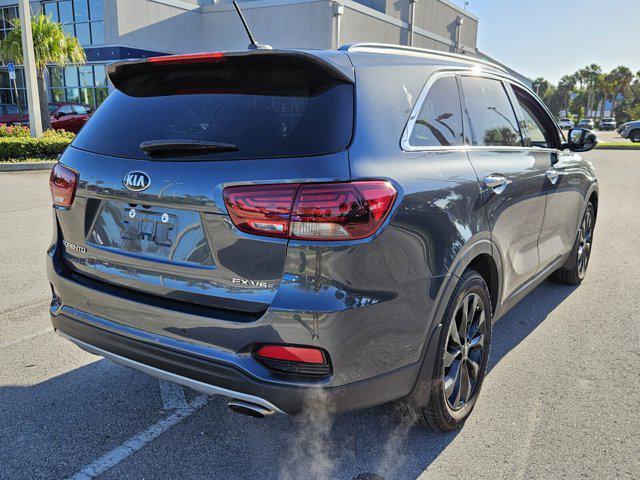 Photo of 2020 Gravity Grey Kia Sorento
