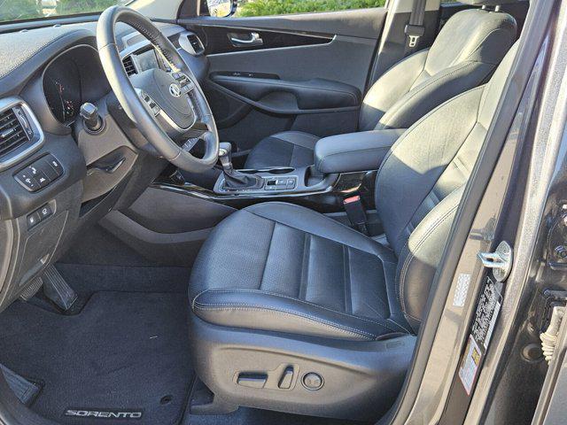 Photo of 2020 Gravity Grey Kia Sorento