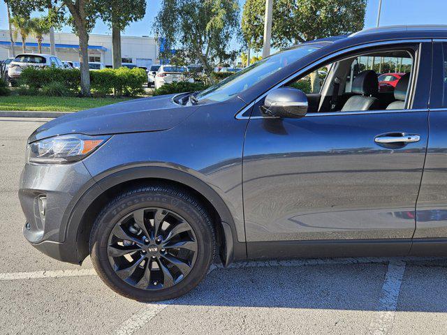 Photo of 2020 Gravity Grey Kia Sorento
