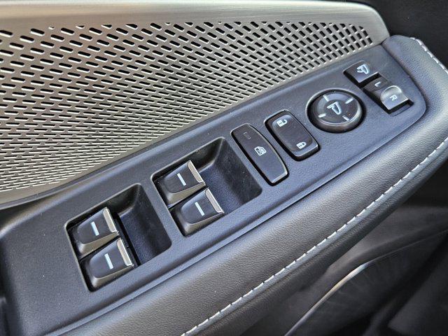 Photo of 2023 Liquid Carbon Metallic Acura MDX