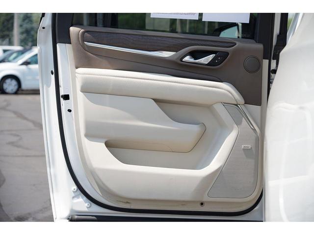 Photo of 2021 White Frost Tri-Coat GMC Yukon XL