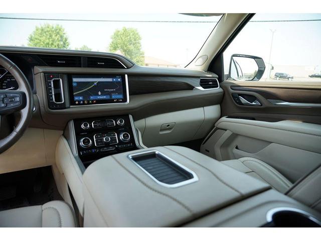 Photo of 2021 White Frost Tri-Coat GMC Yukon XL