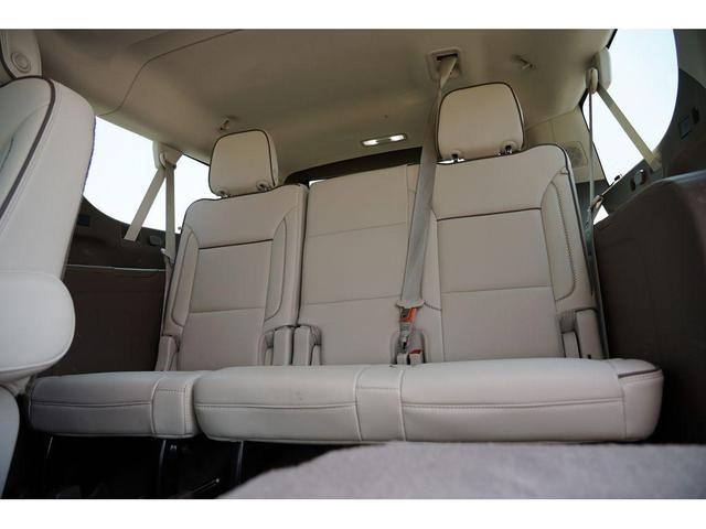 Photo of 2021 White Frost Tri-Coat GMC Yukon XL
