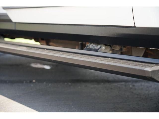Photo of 2021 White Frost Tri-Coat GMC Yukon XL