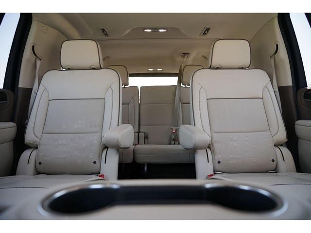 Photo of 2021 White Frost Tri-Coat GMC Yukon XL