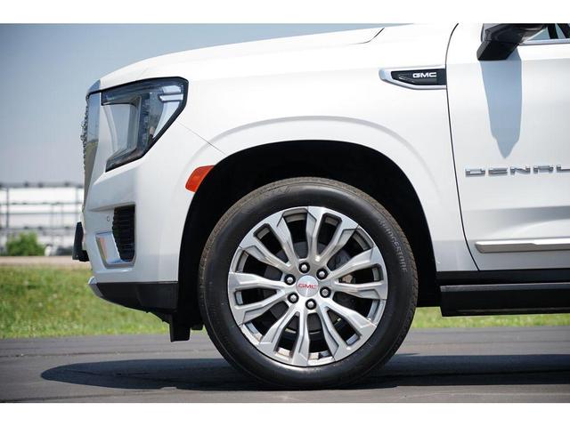 Photo of 2021 White Frost Tri-Coat GMC Yukon XL