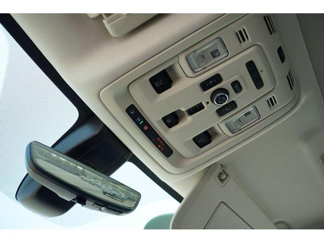 Photo of 2021 White Frost Tri-Coat GMC Yukon XL