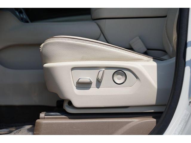 Photo of 2021 White Frost Tri-Coat GMC Yukon XL