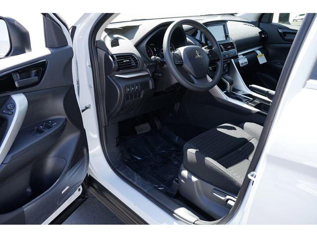 Photo of 2025 White Diamond Mitsubishi Eclipse Cross