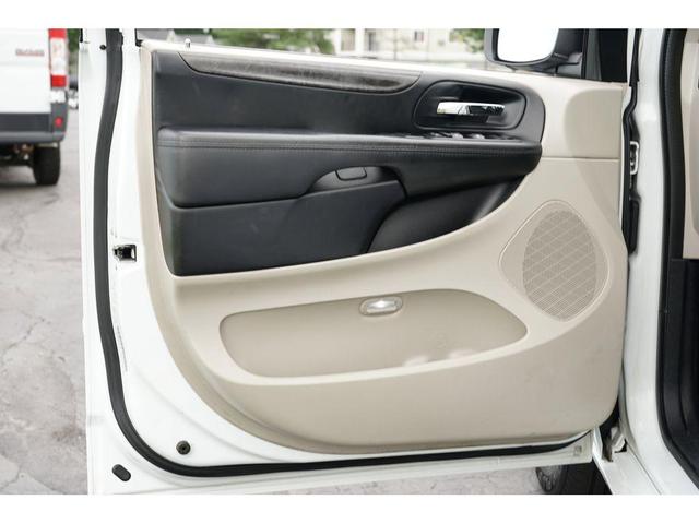 Photo of 2014 Bright White Clearcoat Dodge Grand Caravan