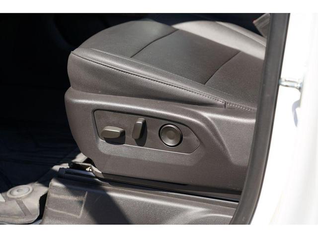 Photo of 2023 Iridescent Pearl Tricoat Chevrolet Silverado 1500