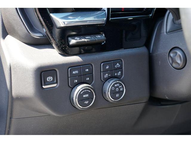 Photo of 2023 Iridescent Pearl Tricoat Chevrolet Silverado 1500