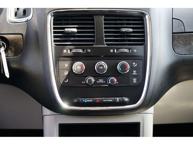 Photo of 2017 White Knuckle Clearcoat Dodge Grand Caravan