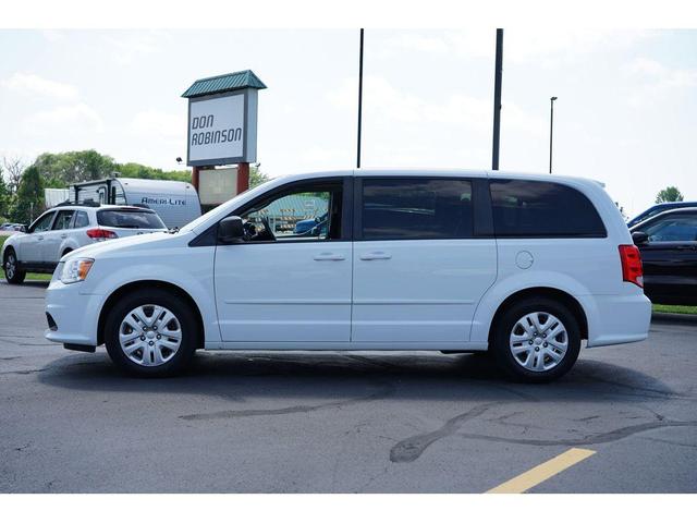 Photo of 2017 White Knuckle Clearcoat Dodge Grand Caravan