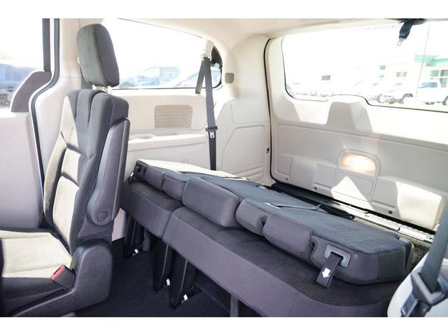 Photo of 2017 White Knuckle Clearcoat Dodge Grand Caravan