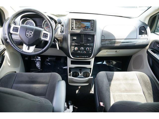 Photo of 2017 White Knuckle Clearcoat Dodge Grand Caravan