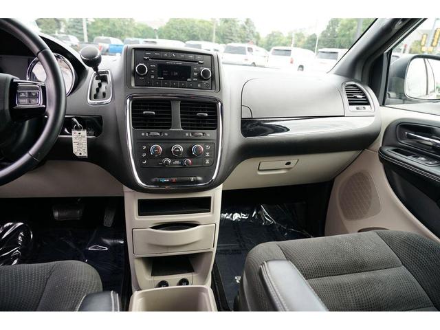 Photo of 2016 Bright White Clearcoat Dodge Grand Caravan