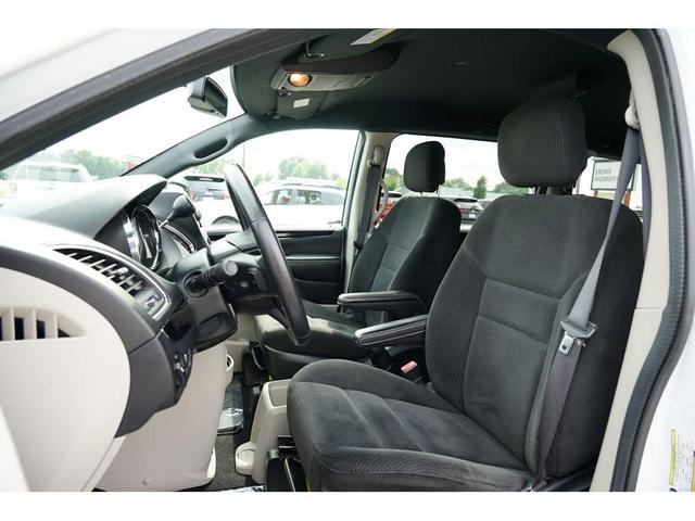 Photo of 2016 Bright White Clearcoat Dodge Grand Caravan