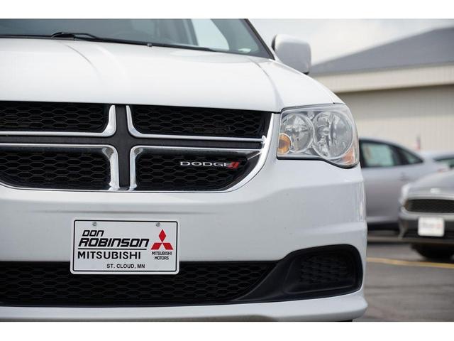 Photo of 2016 Bright White Clearcoat Dodge Grand Caravan