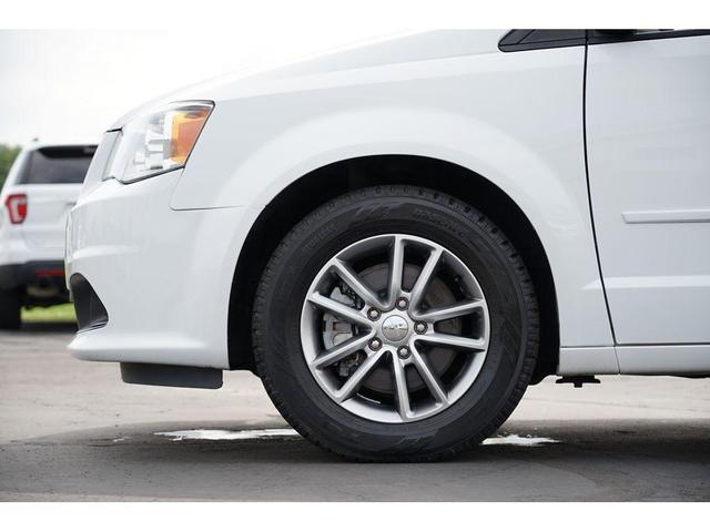 Photo of 2016 Bright White Clearcoat Dodge Grand Caravan
