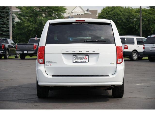 Photo of 2016 Bright White Clearcoat Dodge Grand Caravan