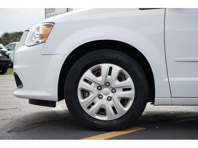 Photo of 2017 White Knuckle Clearcoat Dodge Grand Caravan