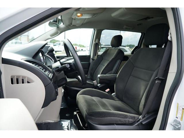 Photo of 2017 White Knuckle Clearcoat Dodge Grand Caravan