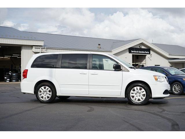 Photo of 2017 White Knuckle Clearcoat Dodge Grand Caravan