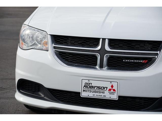 Photo of 2017 White Knuckle Clearcoat Dodge Grand Caravan