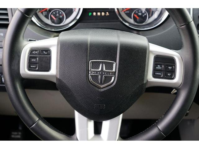Photo of 2017 White Knuckle Clearcoat Dodge Grand Caravan