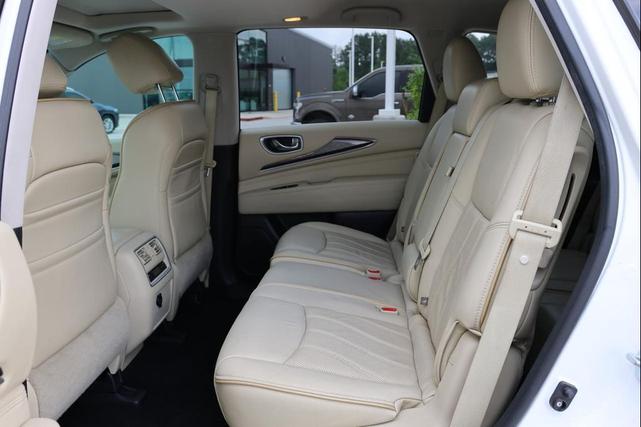 Photo of 2015 Majestic White INFINITI QX60