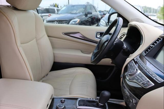 Photo of 2015 Majestic White INFINITI QX60