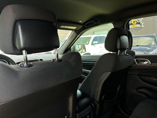 Photo of 2018 Granite Crystal Metallic Clearcoat Jeep Grand Cherokee