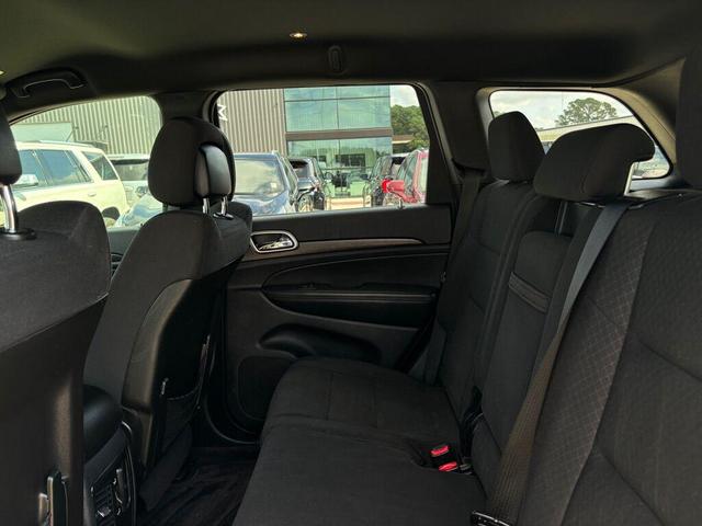 Photo of 2018 Granite Crystal Metallic Clearcoat Jeep Grand Cherokee
