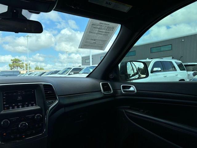 Photo of 2018 Granite Crystal Metallic Clearcoat Jeep Grand Cherokee
