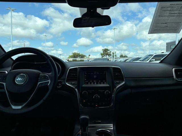 Photo of 2018 Granite Crystal Metallic Clearcoat Jeep Grand Cherokee