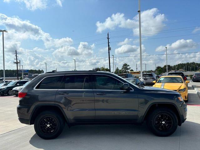 Photo of 2018 Granite Crystal Metallic Clearcoat Jeep Grand Cherokee