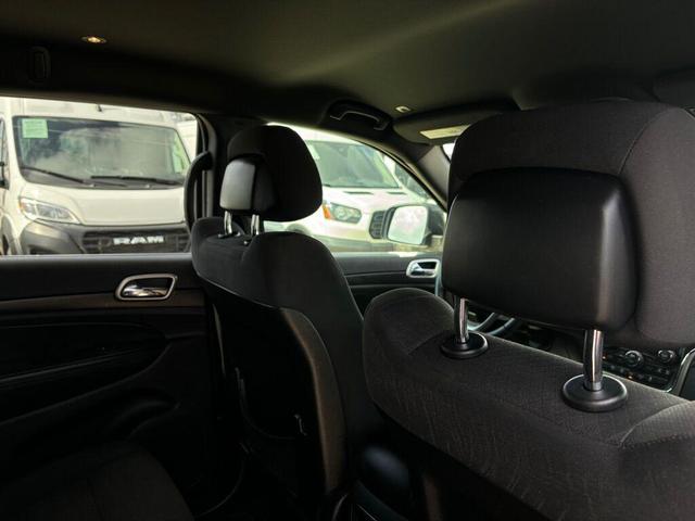 Photo of 2018 Granite Crystal Metallic Clearcoat Jeep Grand Cherokee