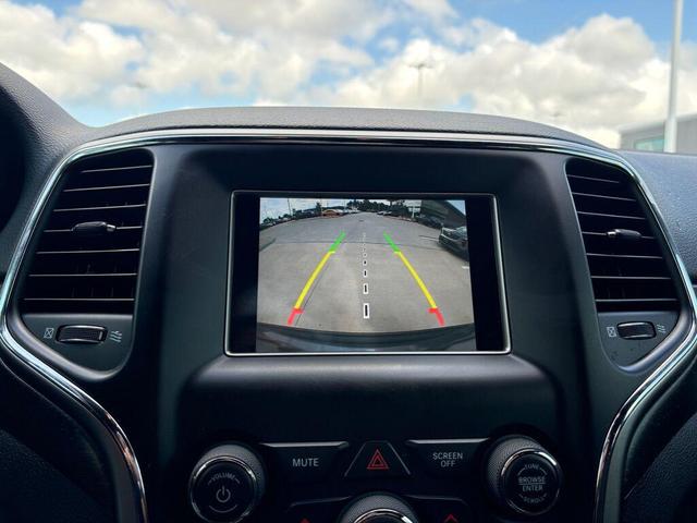 Photo of 2018 Granite Crystal Metallic Clearcoat Jeep Grand Cherokee