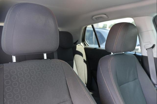 Photo of 2022 Silver Ice Metallic Chevrolet Trax