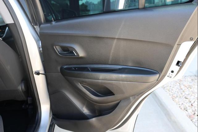 Photo of 2022 Silver Ice Metallic Chevrolet Trax