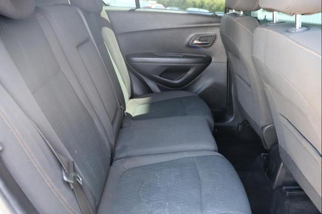 Photo of 2022 Silver Ice Metallic Chevrolet Trax